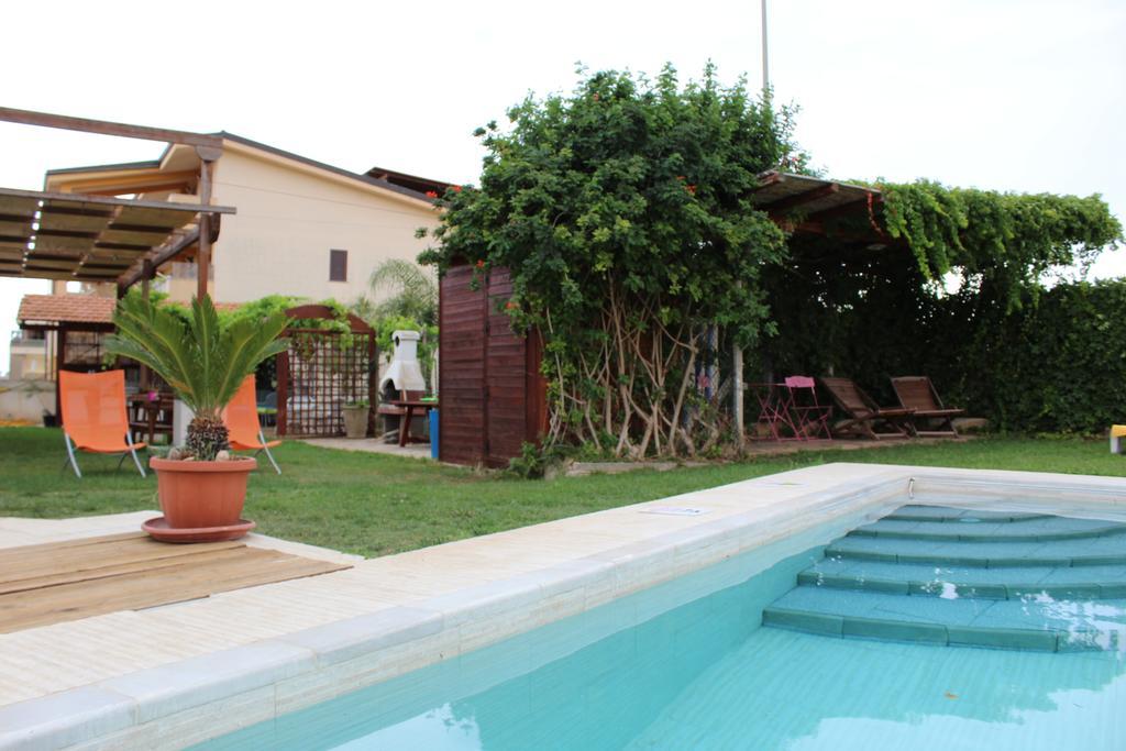Casa Vacanze Il Giardino Dei Girasoli Marina di Ragusa Eksteriør billede